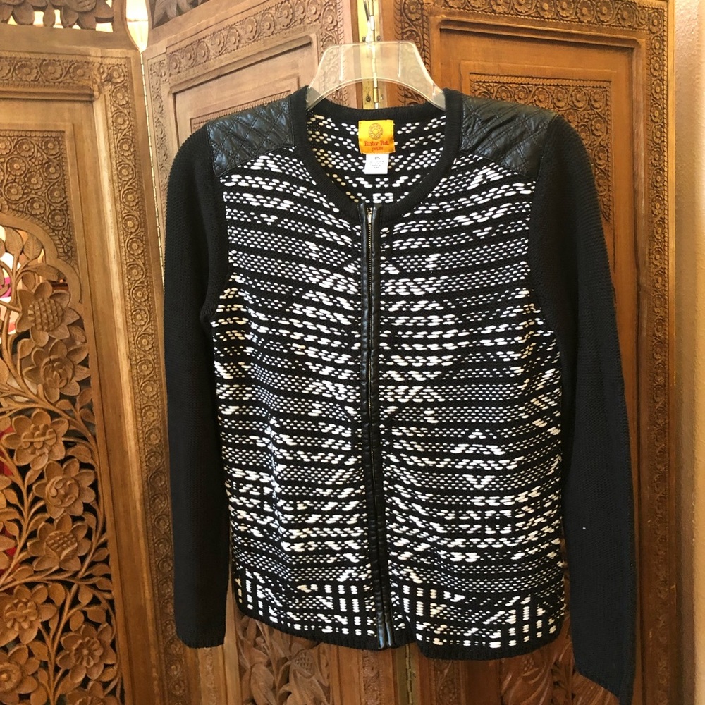 Ruby Rd. Zip sweater jacket black and white